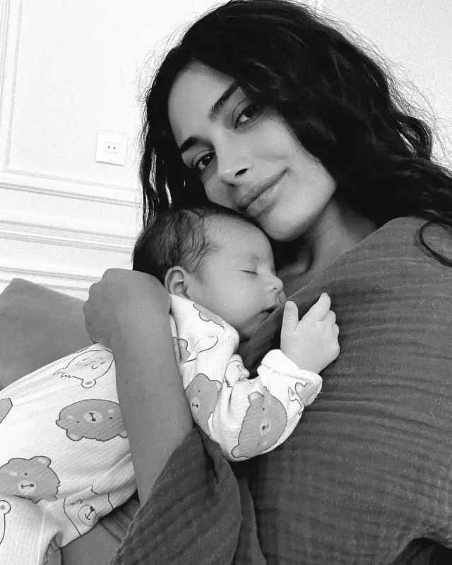 Aparıcı ilk dəfə oğlunu göstərdi