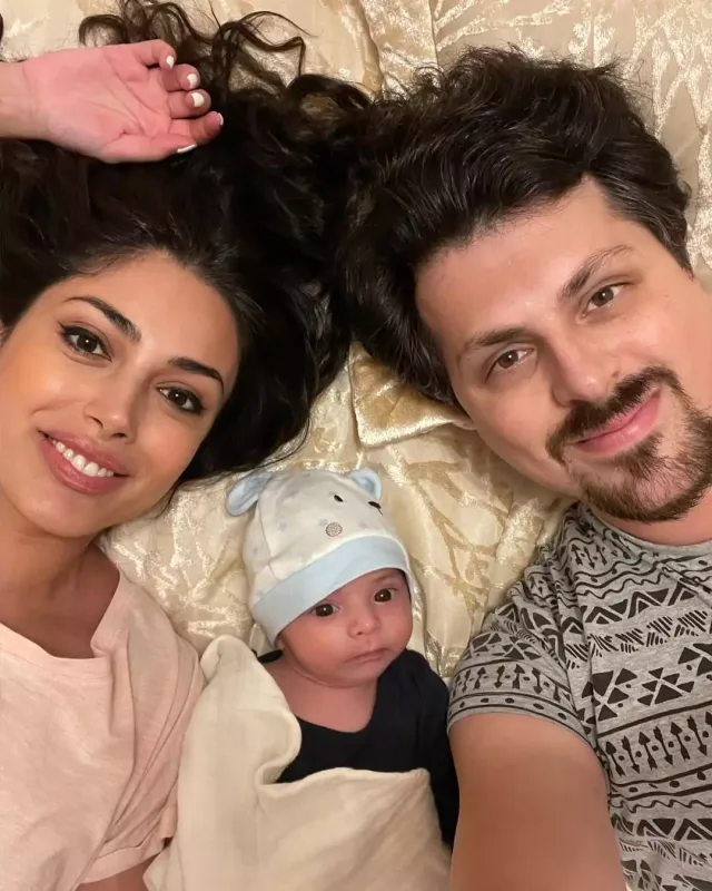 Aparıcı ilk dəfə oğlunu göstərdi