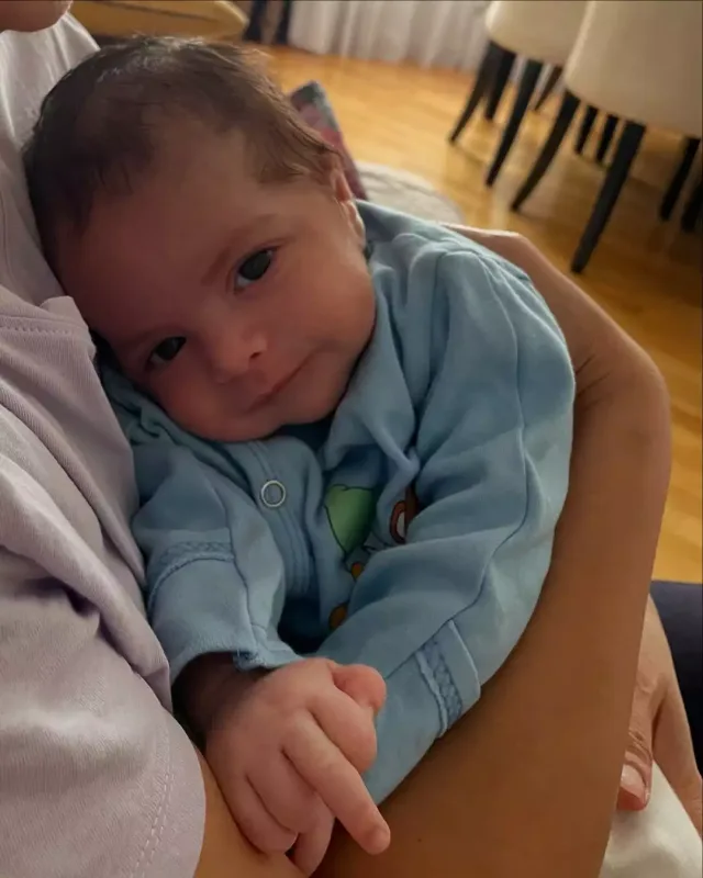 Aparıcı ilk dəfə oğlunu göstərdi