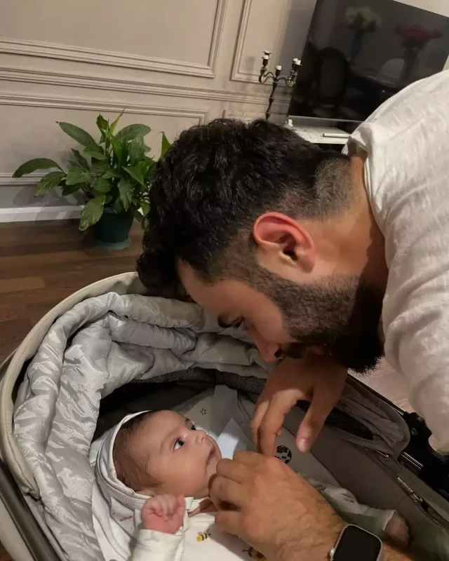 Aparıcı ilk dəfə oğlunu göstərdi