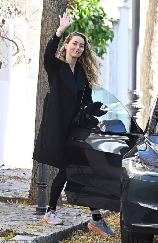 Hamilə olduğu deyilən aktrisa belə görüntüləndi