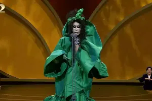 “Altın Kelebek”də Bülent Ersoyu “bəy” kimi təqdim etdilər