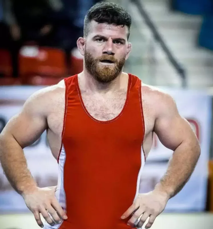 TV ulduzunun qızı 8-ci mərtəbədən düşdü