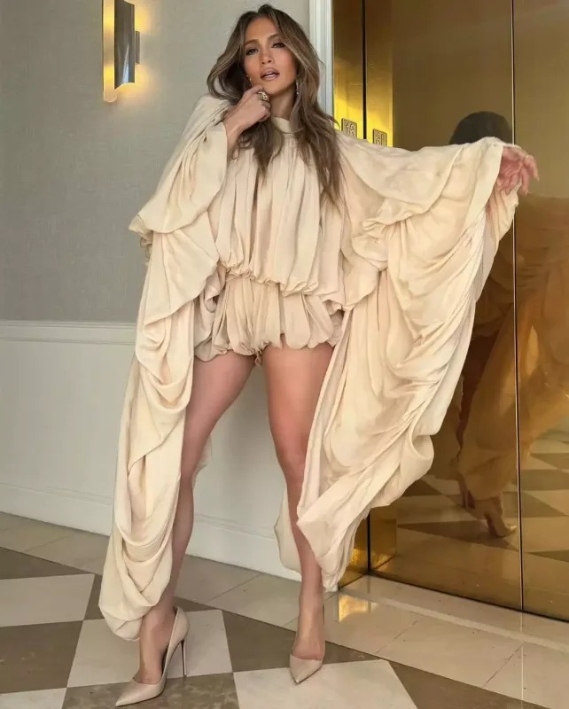 CeyLo bu dəfə incə ayaqlarını göstərdi