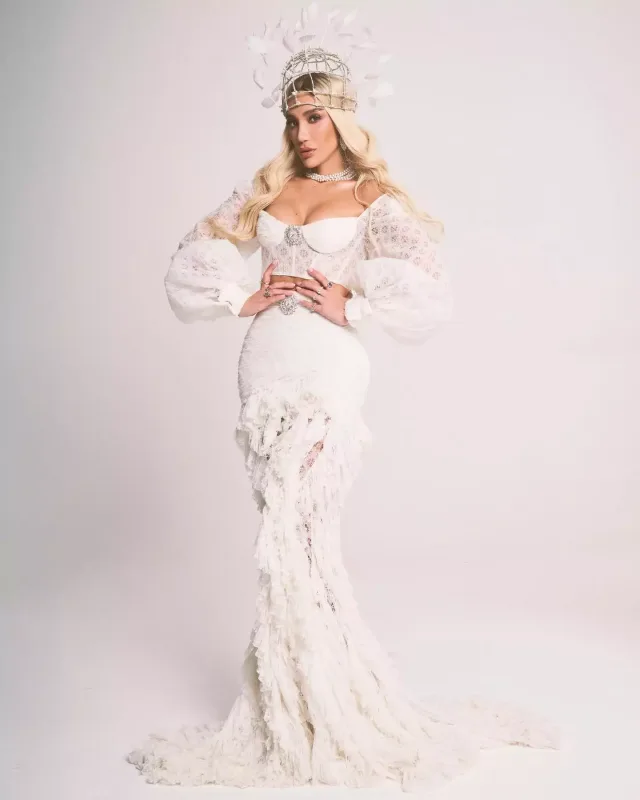 Röya Ayxan onlardan canını qurtardı