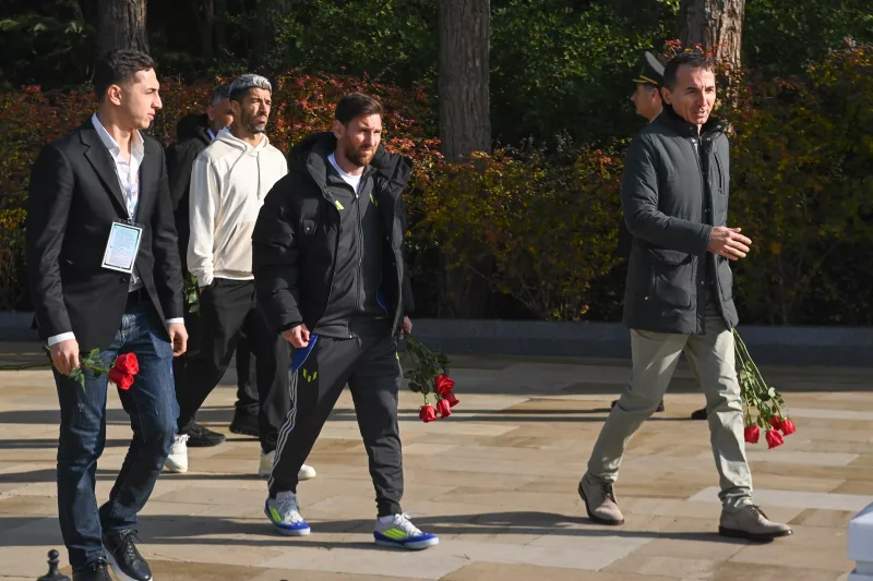 Messi Heydər Əliyevin məzarını ziyarət etdi