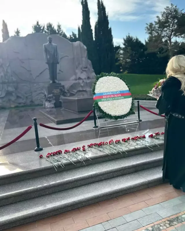 Məleykə Əsədova Ulu Öndərlə fotolarını paylaşdı