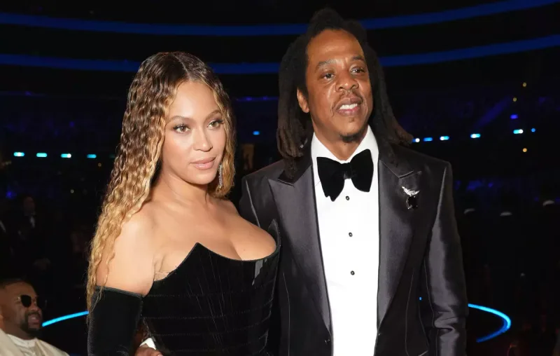 Beyons ərinin soyadından imtina edib?