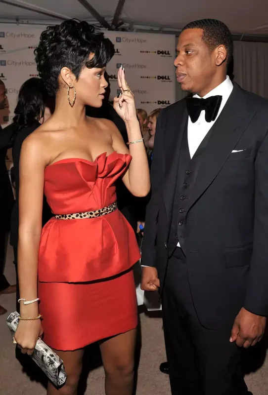 Cey-Zi Rihannanı 29-cu mərtəbədən atmaqla hədələyibmiş