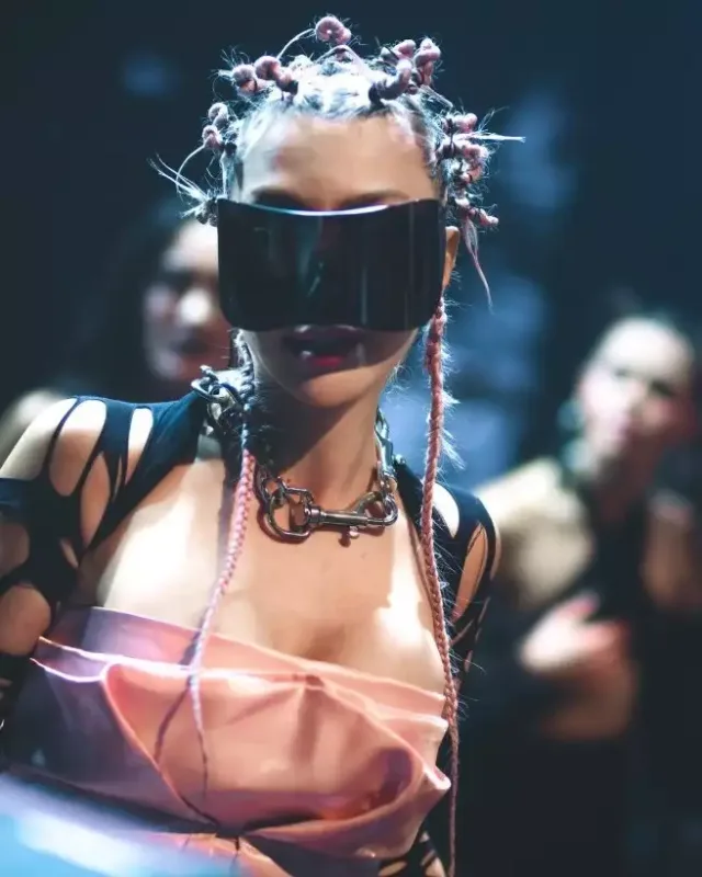 Handenin tərzi çox danışıldı