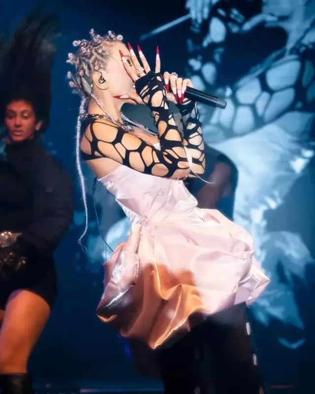 Handenin tərzi çox danışıldı