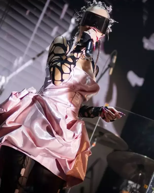 Handenin tərzi çox danışıldı