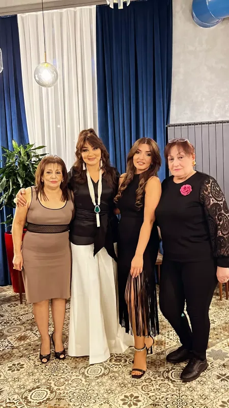 Nazpəri qız nəvəsinə doğum günü keçirdi