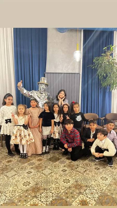 Nazpəri qız nəvəsinə doğum günü keçirdi