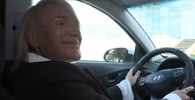 Həyatında ilk dəfə maşın sürdü