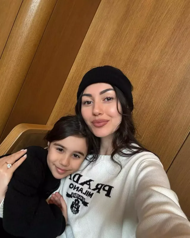 Safura əri ilə uşaqlarını paylaşdı