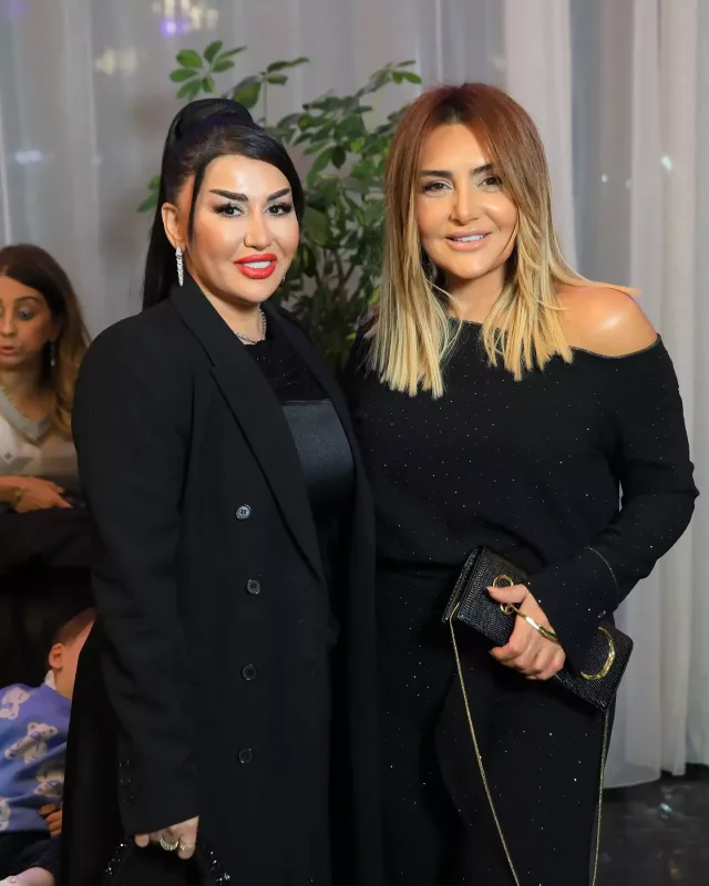 Şou əhli onun məclisinə yığışdı