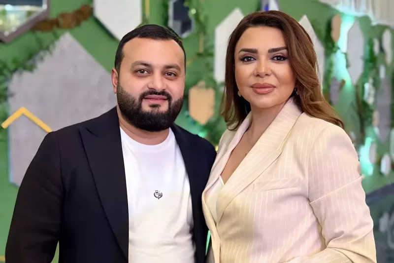 Şou əhli onun məclisinə yığışdı