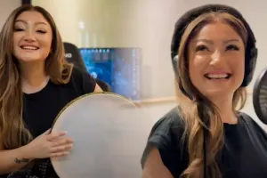 Zümrüd müğənniliyə başladı