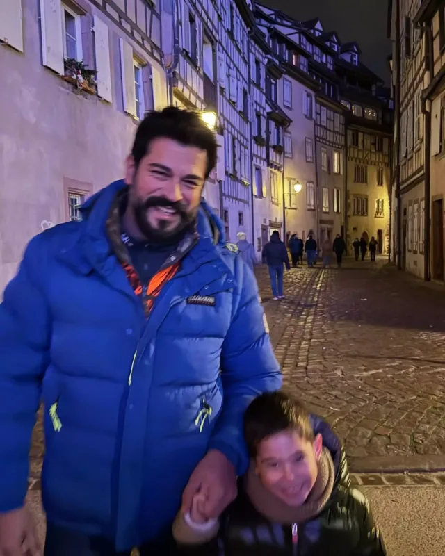 Burakla Fahriyenin ailə fotoları gündəm oldu