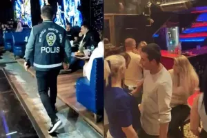 Gecə klubuna polis basqını - Video