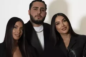 Ayaz əkizlərlə duet oxudu