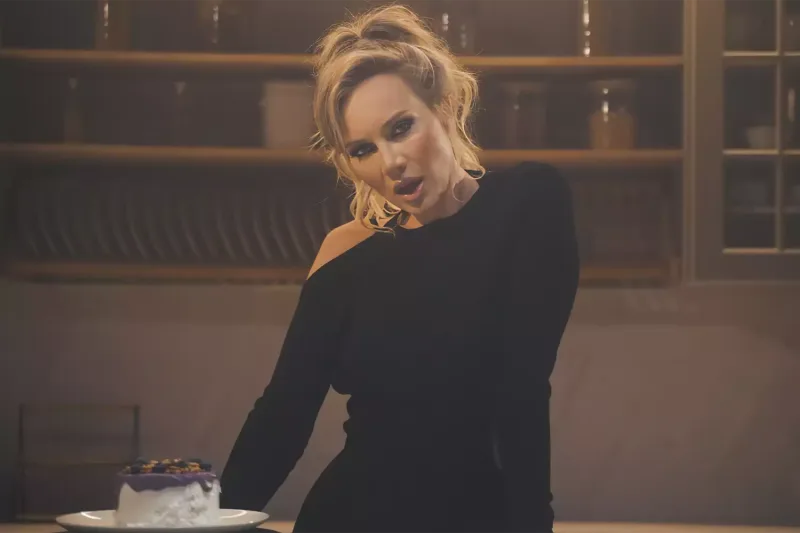 Rusiyalı aparıcı Parisdə dünyasını dəyişdi