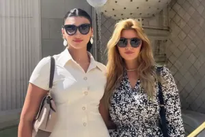 Van Dammın gəlini gimnast bacısı ilə fotolarını paylaşdı