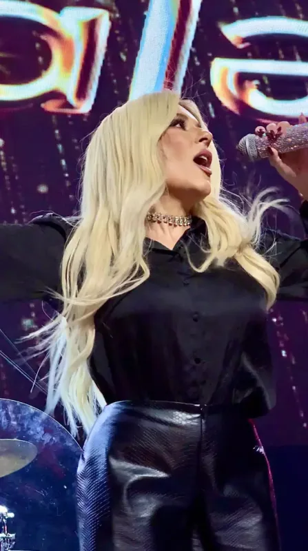 Tünzalə sarışın oldu!