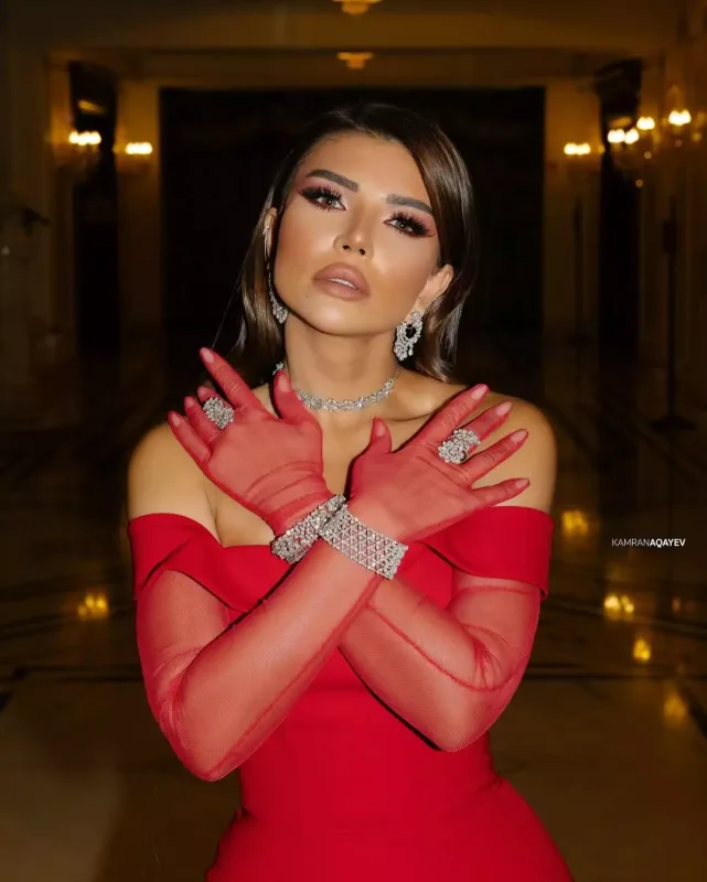 Afaq göz qamaşdırdı!