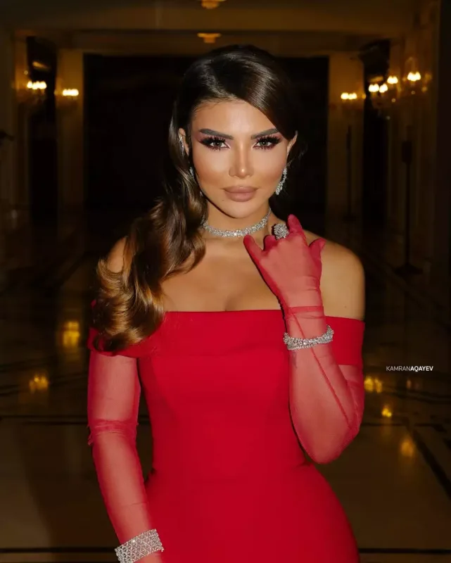 Afaq göz qamaşdırdı!