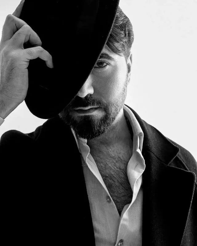 “Fotolar danışsın, mən susum...”