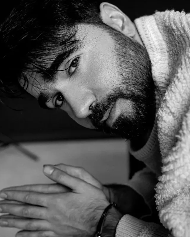 “Fotolar danışsın, mən susum...”