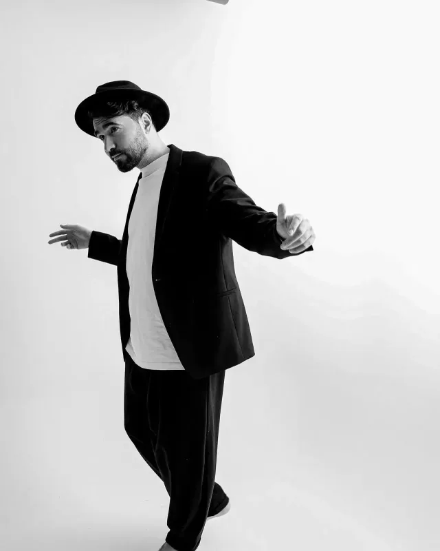 “Fotolar danışsın, mən susum...”