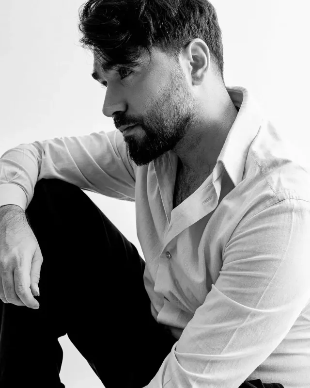 “Fotolar danışsın, mən susum...”