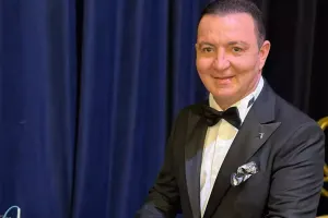 Vasif fotoşoplu şəklindən danışdı