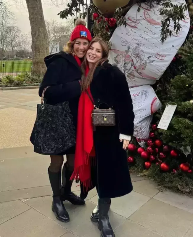 “Sihirli annem”in aktrisaları Londonda görüşdülər