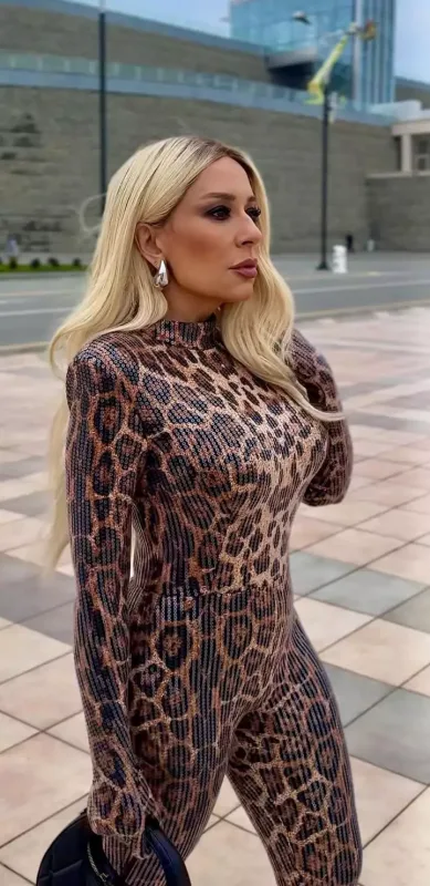 Tünzalə geyimi ilə yenə də təəccübləndirdi