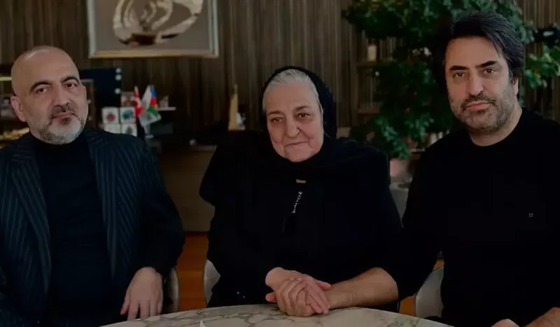 Polad Həşimovun anası Mənsimov və Mahsunla bir arada
