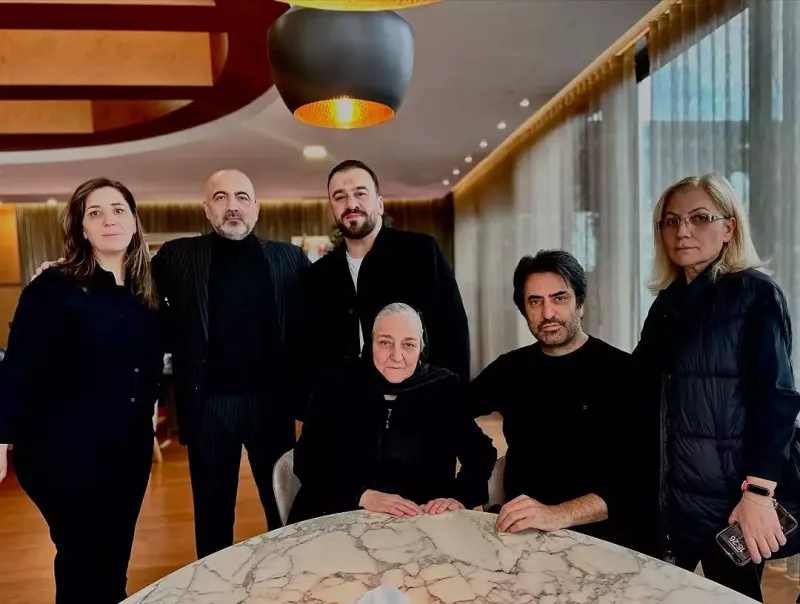 Polad Həşimovun anası Mənsimov və Mahsunla bir arada