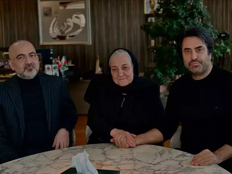 Polad Həşimovun anası Mənsimov və Mahsunla bir arada
