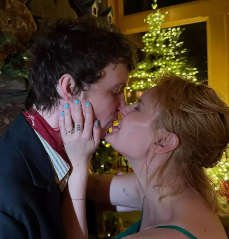 Brüs Uillisin qızı ərə gedir!