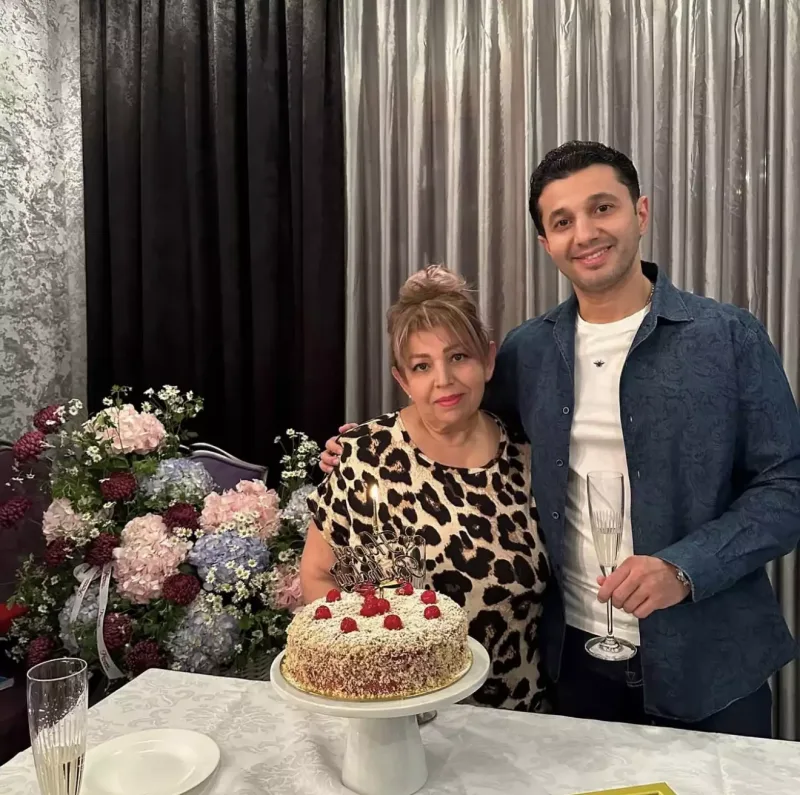 Xəyyam anası ilə fotosunu paylaşıb bunları yazdı