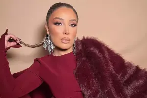 Günayın bordo “look”u