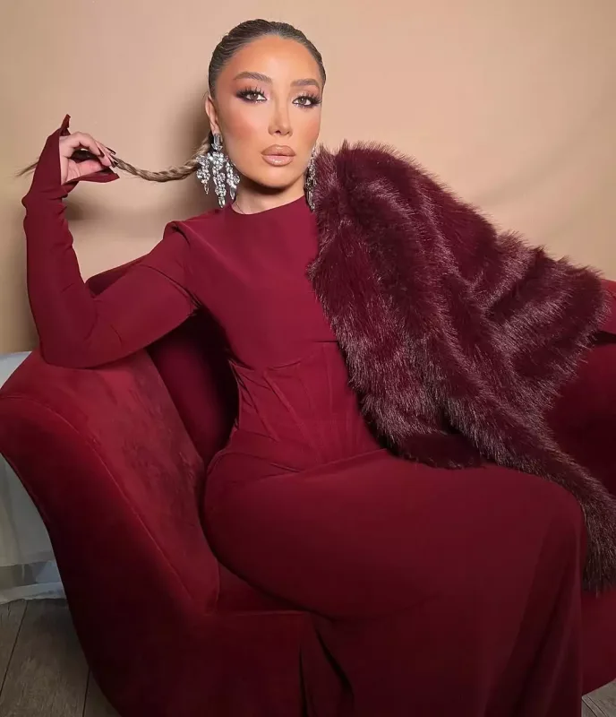 Günayın bordo “look”u