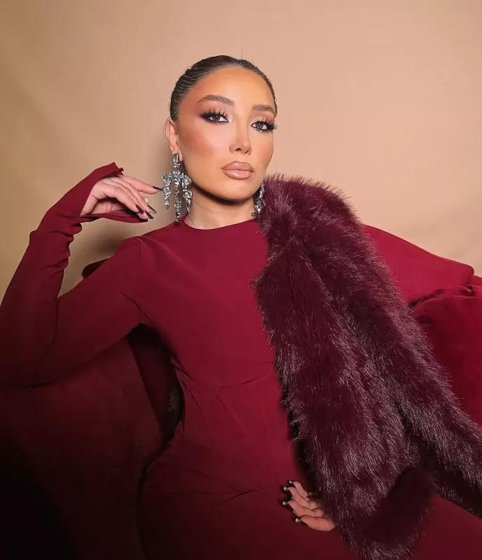 Günayın bordo “look”u