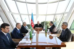 Prezident təcili müşavirə keçirdi - Fotolar