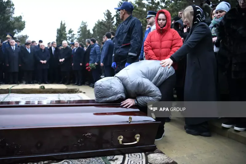 II Fəxri xiyabanda dəfn mərasimi keçirilir…