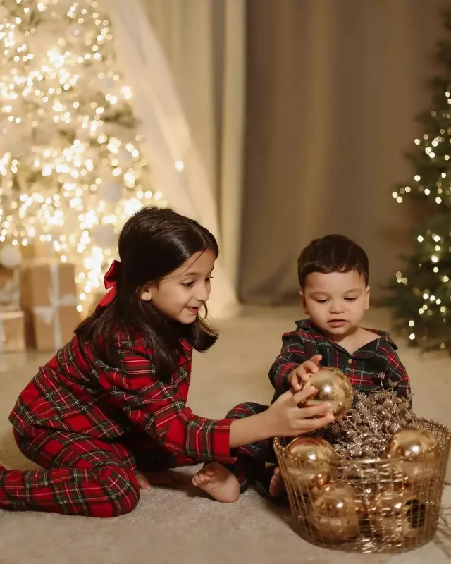 İlkin ailəsi ilə Yeni il fotosessiyası etdirdi