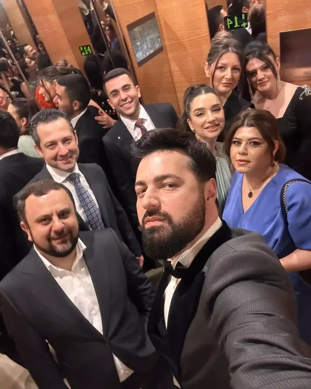 Təyyarə faciəsində həlak olan qohumunun fotolarını paylaşdı